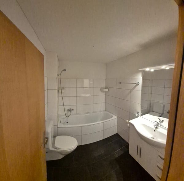 Grosse 3.5-Zimmer-Wohnung mit herrlicher Aussicht 9
