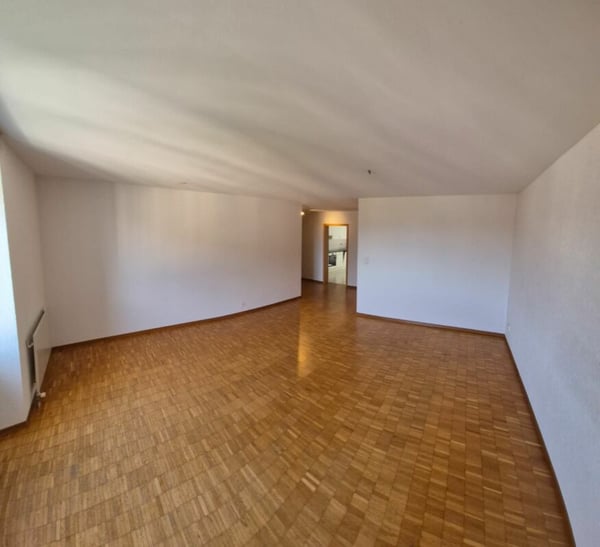 Grosse 3.5-Zimmer-Wohnung mit herrlicher Aussicht 7
