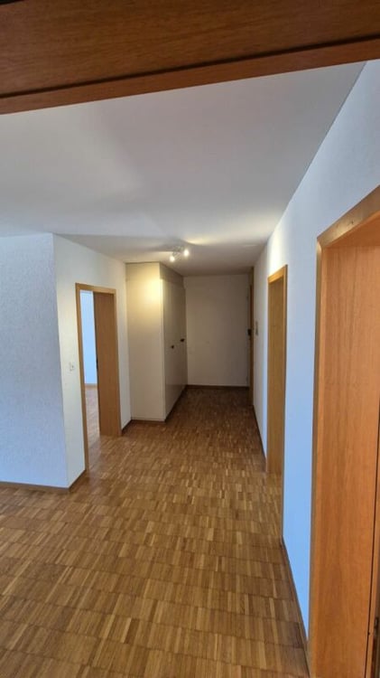 Grosse 3.5-Zimmer-Wohnung mit herrlicher Aussicht 8