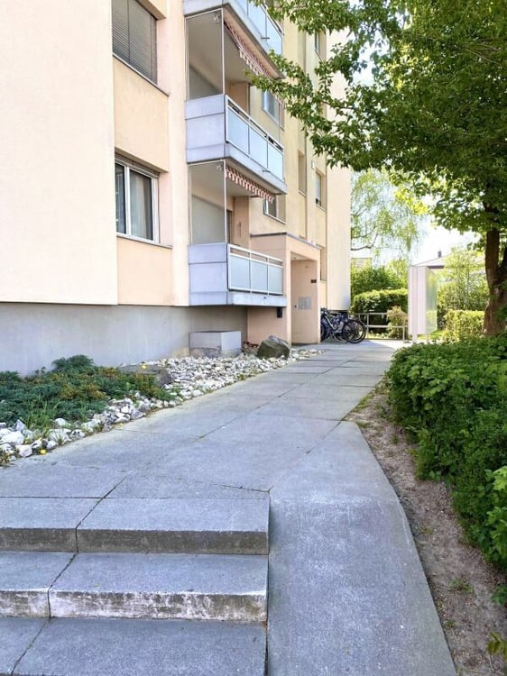 Neu Moderne 1.5 Zimmerwohnung in Lyss 1