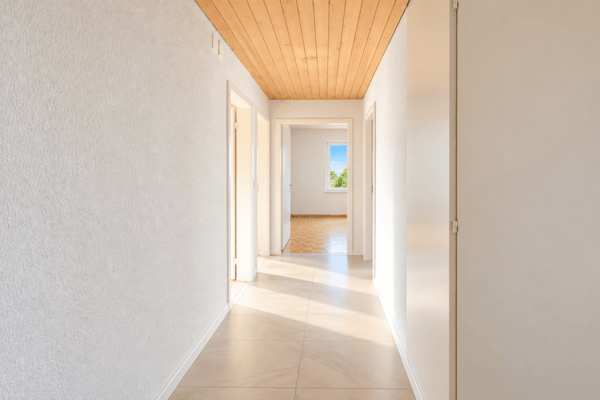 Herrliche und grosse 4- Zimmerwohnung mit Balkon an der Hauptstrasse 5