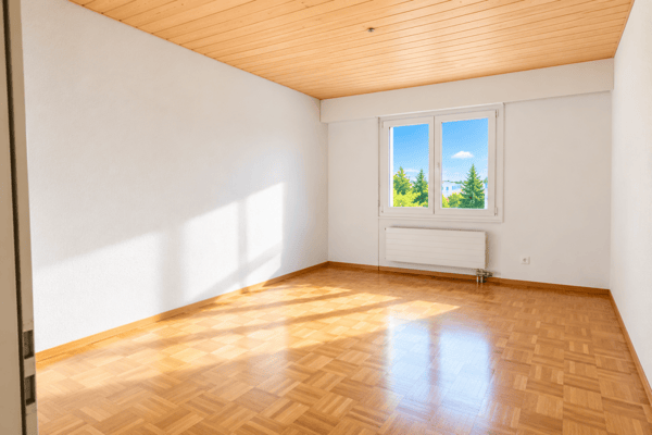 Herrliche und grosse 4- Zimmerwohnung mit Balkon an der Hauptstrasse 6