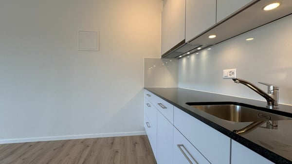 Neu Sanierte Moderne 1.0 Zimmer-Wohnung mit Herrliche Aussicht in Bern 1