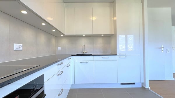 ERSTBEZUG 3.0-Zimmer-Wohnung - totalsaniert - 2 Balkone - ruhige Lage in Solothurn 4