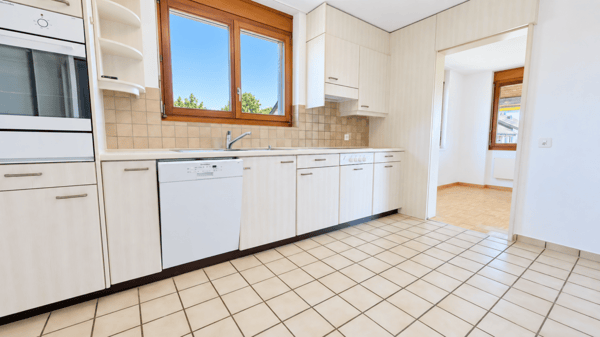 Grosse Sanierte 5.0 Wohnung mit grossen Spielplatz 11