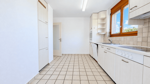 Grosse Sanierte 5.0 Wohnung mit grossen Spielplatz 10