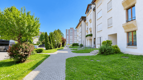 Grosse Sanierte 5.0 Wohnung mit grossen Spielplatz