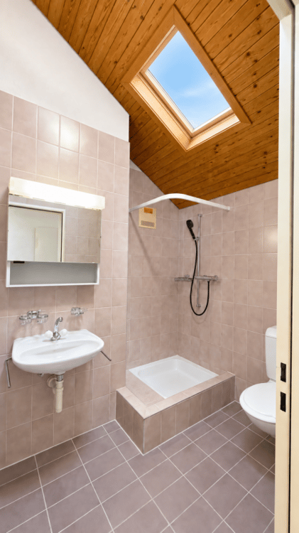 Grosse Sanierte 5.0 Wohnung mit grossen Spielplatz 12