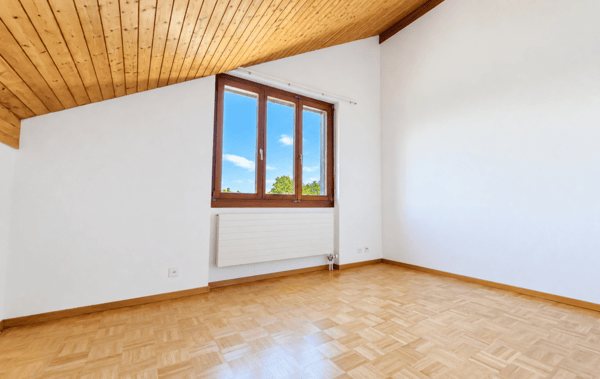 Grosse Sanierte 5.0 Wohnung mit grossen Spielplatz 5