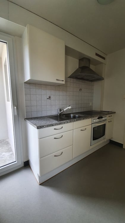 Zu vermieten: 1 Zimmerwohnung mit grossem Balkon an ruhiger Lage 6