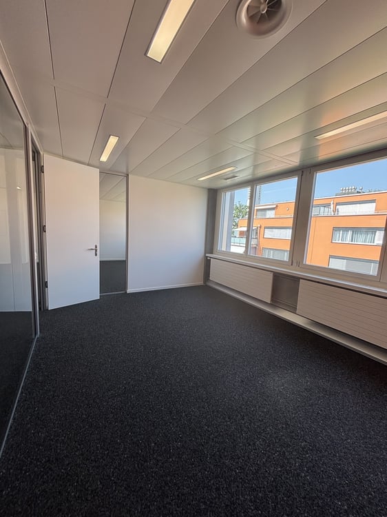 Moderne Bürofläche mit Top-Anbindung 384.2 m² im Minergie-Standard 11