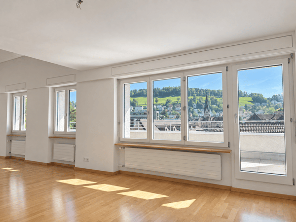 Grosszügige 4.5-Zimmer-Maisonette-Wohnung am Rosenberg 8
