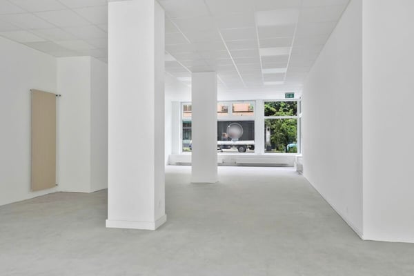 Arcade de 88 m² + 69 m² au sous-sol - excellente visibilité au coeur de Genève 5