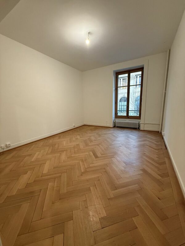 Bureaux rénovés - Emplacement stratégique au coeur de Genève