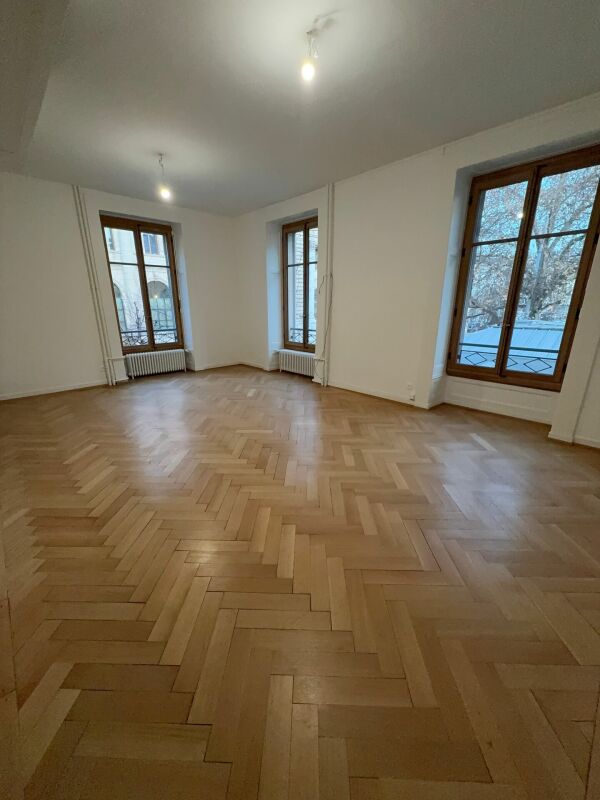 Bureaux rénovés - Emplacement stratégique au coeur de Genève