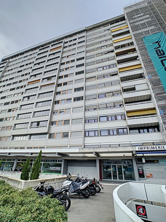 A LOUER PARKING/BOX 1ER SOUS-SOL 6