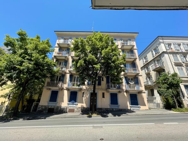 Appartement rénové de 2,5 pièces au 2ème étage 10