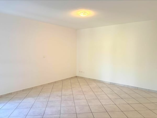 Grosszügiges 3.5-Zimmer-Einfamilienhaus mit 2.5-Zimmer-Einliegerwohnung, riesiger Garage und sonniger Gartenanlage 20