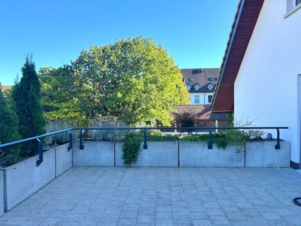 Grosszügiges 3.5-Zimmer-Einfamilienhaus mit 2.5-Zimmer-Einliegerwohnung, riesiger Garage und sonniger Gartenanlage 11