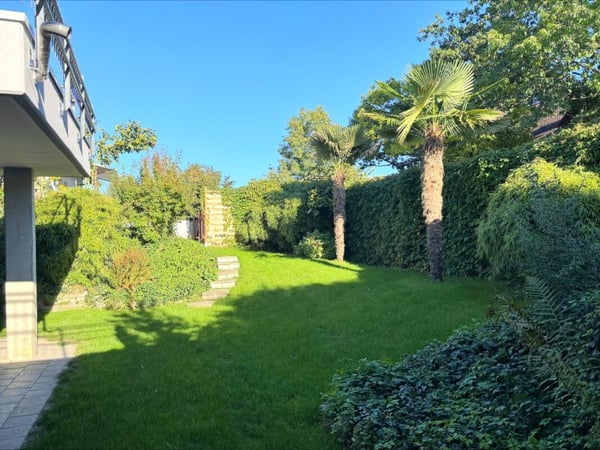 Grosszügiges 3.5-Zimmer-Einfamilienhaus mit 2.5-Zimmer-Einliegerwohnung, riesiger Garage und sonniger Gartenanlage 28