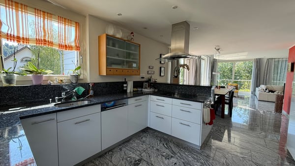 Grosszügiges 10-Zimmer-Einfamilienhaus in ruhiger Lage in Glattfelden 4