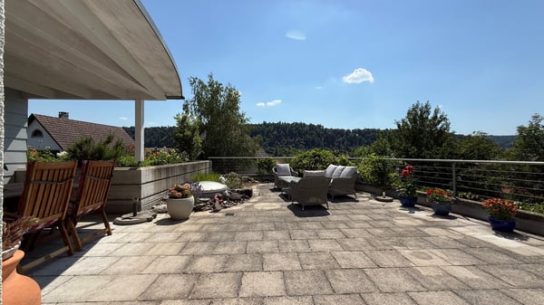 Grosszügiges 10-Zimmer-Einfamilienhaus in ruhiger Lage in Glattfelden 9