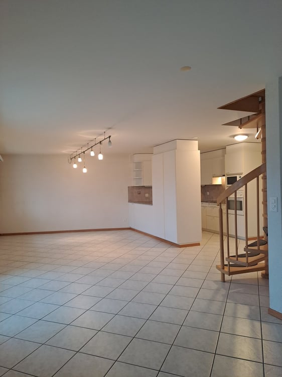 Moderne 1.5-Zimmer-Dachwohnung mit Balkon und Garage in Eschlikon 1