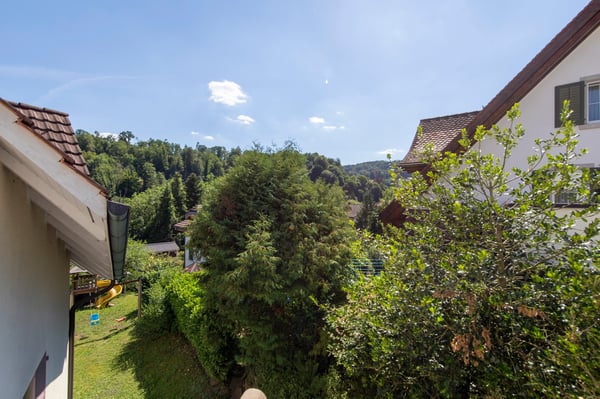 Charmante 4.5-Zimmer-Wohnung mit Kamin und Balkon in Freienstein-Teufen 10