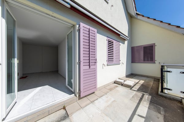 Charmante 4.5-Zimmer-Wohnung mit Kamin und Balkon in Freienstein-Teufen 9