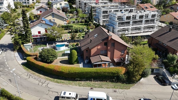 Charmantes 3.5-Zimmer-Zweifamilienhaus in Embrach 2