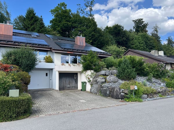 8.5-Zimmer-Doppel-Einfamilienhaus an bevorzugter Wohnlage 2