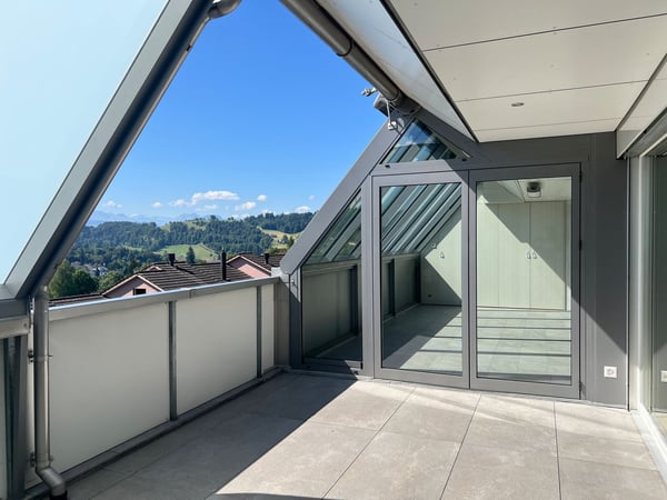 3.5-Zimmer-Wohnng mit grosser Terrasse / Wintergarten und herrlichem Ausblick 13