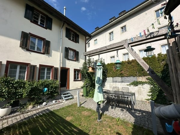 6 1/2-Zimmer-Reihen-Eck-Wohnhaus mit Garten an ruhiger und zentraler Wohnlage 1
