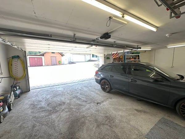grosszügiges Einfamilienhaus mit Umschwung an ruhiger Wohnlage 16