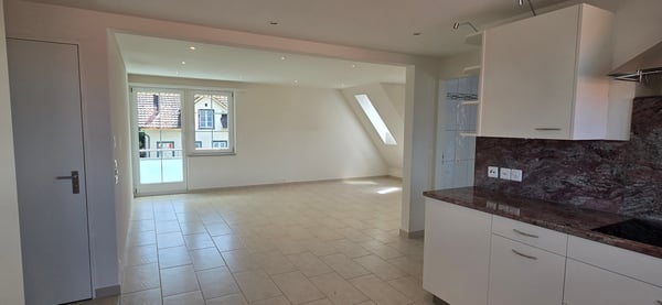 Maisonette mit Seesicht, privatem Garten und einzigartigem Wohnatelier inkl. Garage 23