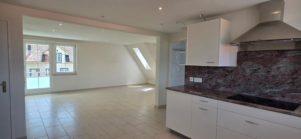Maisonette mit Seesicht, privatem Garten und einzigartigem Wohnatelier inkl. Garage 24