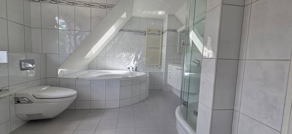 Maisonette mit Seesicht, privatem Garten und einzigartigem Wohnatelier inkl. Garage 9