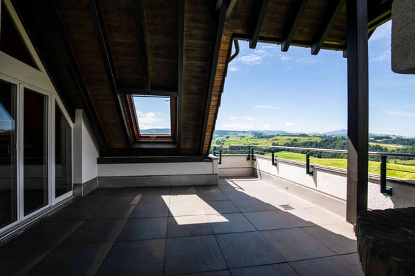 Exklusive 6.5-Zimmer-Dachwohnung mit traumhafter Aussicht im Hirzel 12