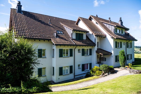 Exklusive 6.5-Zimmer-Dachwohnung mit traumhafter Aussicht im Hirzel