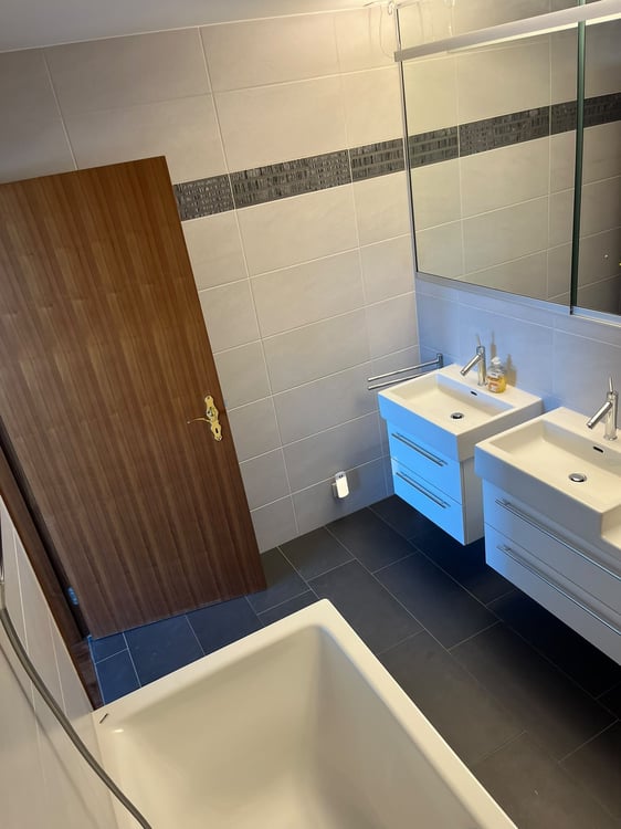 Helle 4.5-Zimmer-Wohnung mit Seesicht an der Seestrasse in Horgen 12