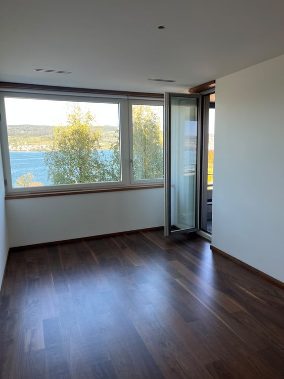 Helle 4.5-Zimmer-Wohnung mit Seesicht an der Seestrasse in Horgen 9