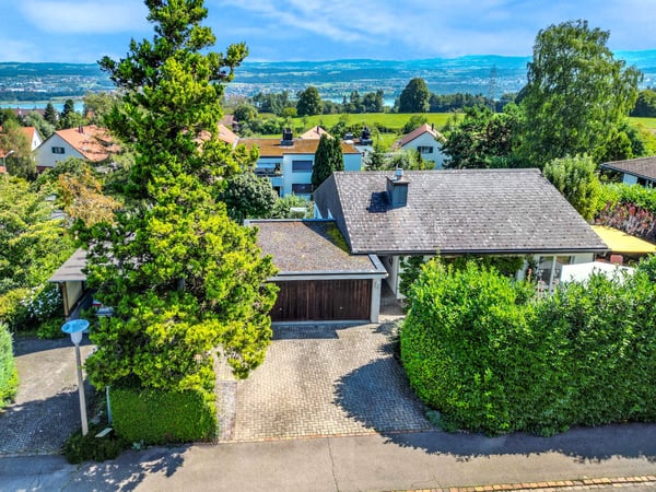 Tolles Einfamilienhaus mit grossem Grundstück 2