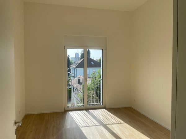 Moderne 4.5-Zimmer-Dachwohnung mit Balkon in Wil 8