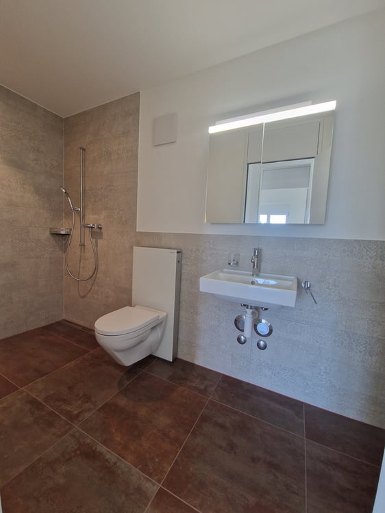 Moderne 4.5-Zimmer-Dachwohnung mit Balkon in Wil 4