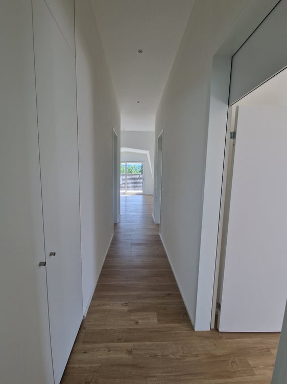 Moderne 4.5-Zimmer-Dachwohnung mit Balkon in Wil 6