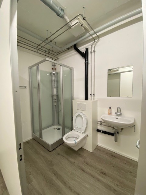 Mehrzweckraum mit Dusche/WC