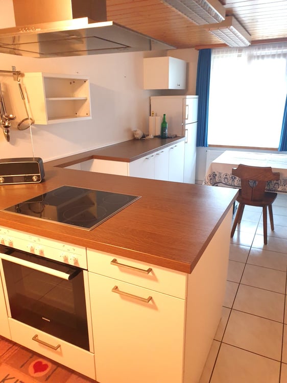 Grosses Wohnhaus mit 2 Zimmern und ehemaligem Restaurant 5