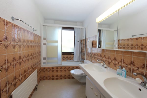 Attraktives 5½-Zimmer Einfamilienhaus mit Garage und schöner Bergsicht 8