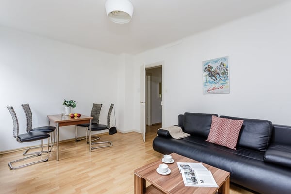 Charming 4.5-room apartment with balcony in Basel's Gellert district 1