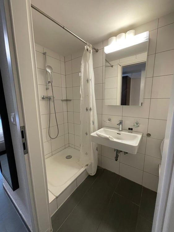 Basement Studio Nähe Flughafen 2